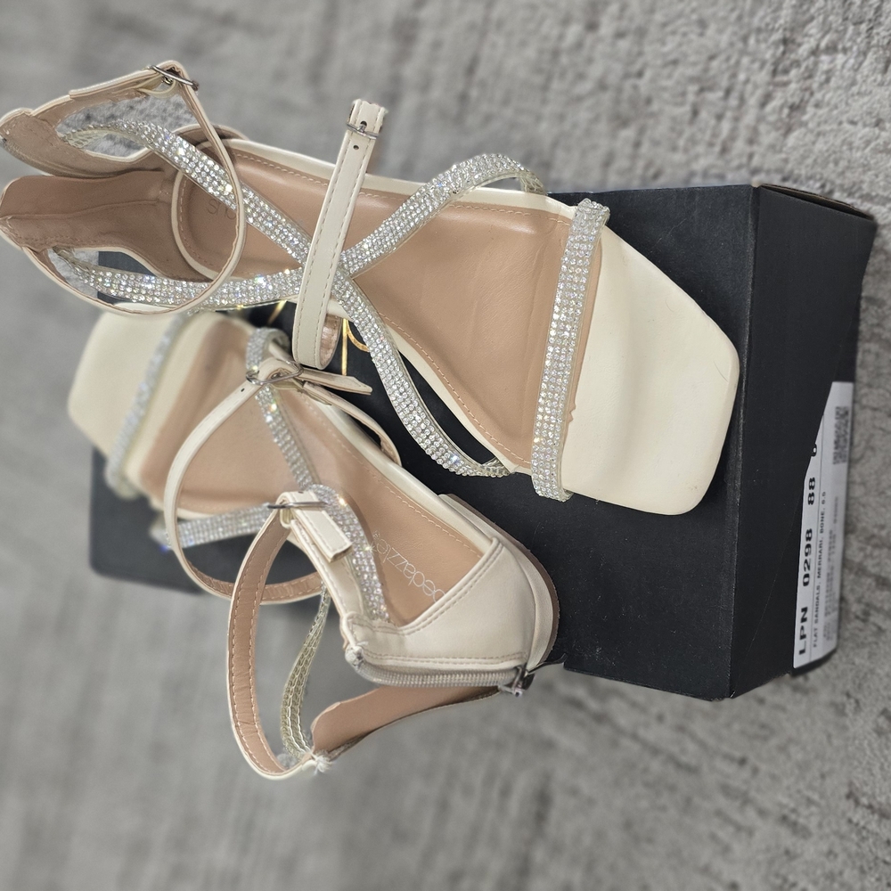 Shoe Dazzle Cream Heels Strappy Sandals